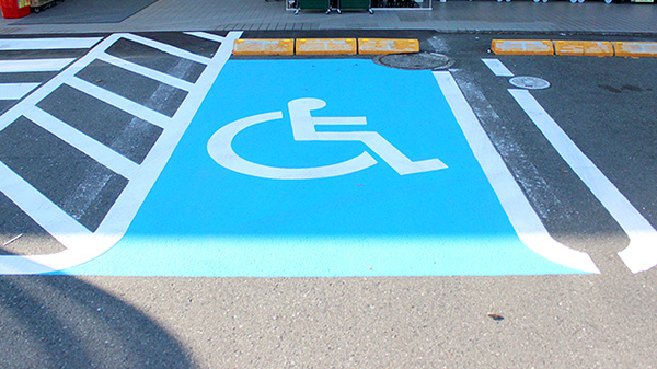 スギ薬局　残堀店の駐車場