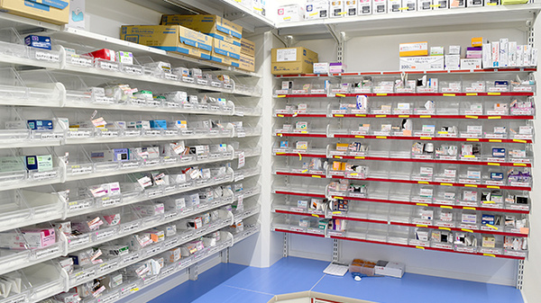 スギ薬局　保谷駅北口店の薬棚