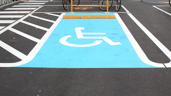 スギ薬局　狛江店の駐車場