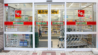 スギ薬局　狛江店の入口