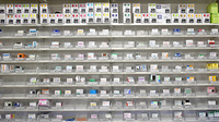 スギ薬局　八丁堀店の薬棚