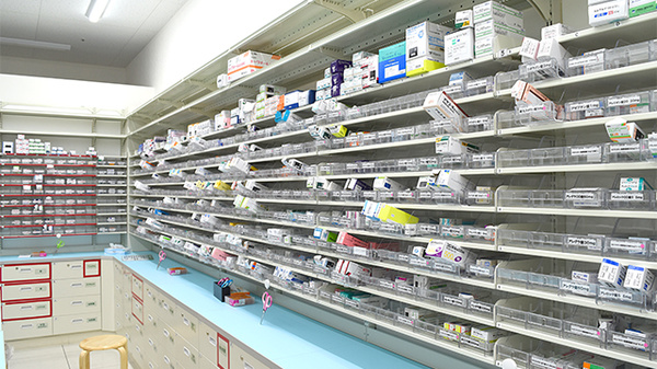 スギ薬局　天王寺細工谷店の薬棚