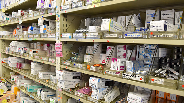 大信薬局 綾瀬店の薬棚
