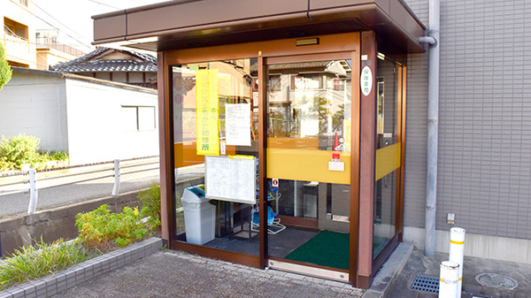しあわせ薬局　小泉店の入口