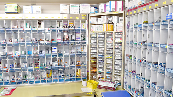 しあわせ薬局　小泉店の薬棚