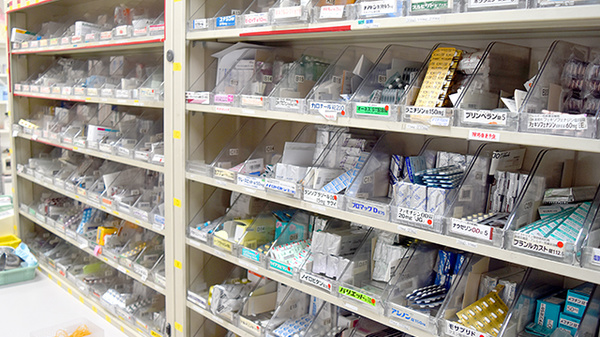 しあわせ薬局　済美店の薬棚