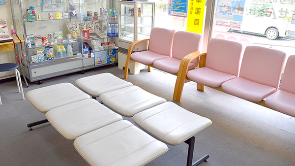 しあわせ薬局　片桐店の待合スペース