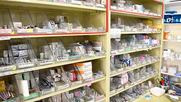 しあわせ薬局　片桐店の薬棚