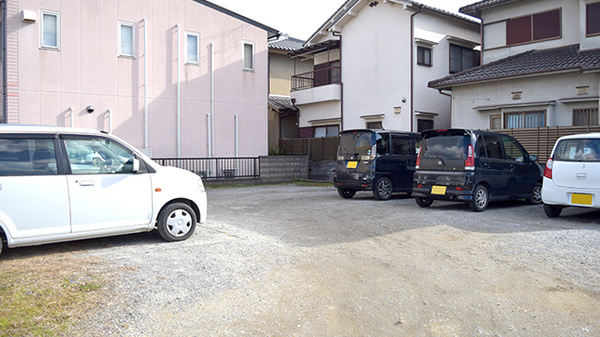 しあわせ薬局　片桐店の駐車場