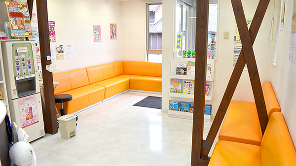 エール調剤薬局犬山羽黒店の待合スペース