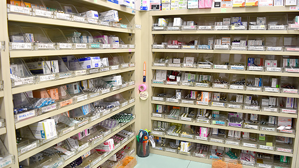 エール調剤薬局犬山羽黒店の薬棚