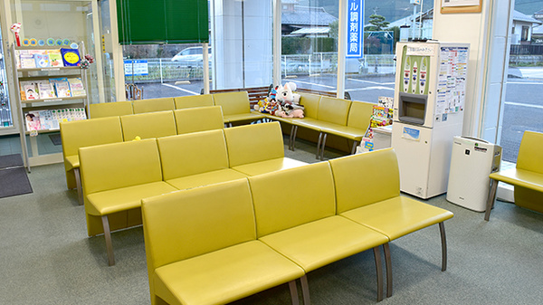 エール調剤薬局坂下店の待合スペース