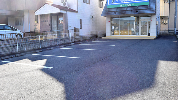 エール調剤薬局駒場店の駐車場
