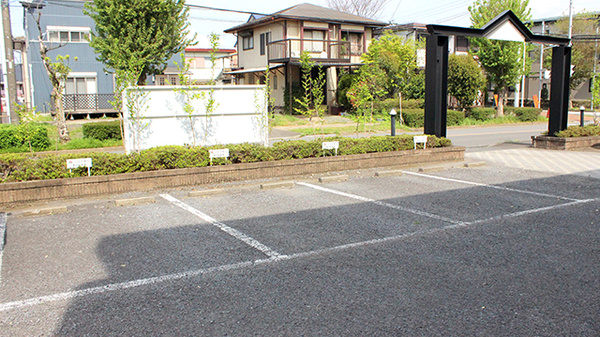つばき薬局の駐車場