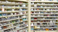 穂並調剤薬局の薬棚