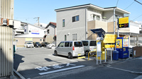 なないろ薬局の駐車場