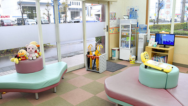 しょうなん調剤薬局　羽島店の待合スペース