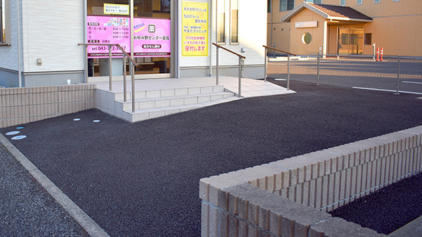 おゆみ野センター薬局の駐車場