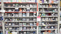 とみざわ薬局　大和店の薬棚
