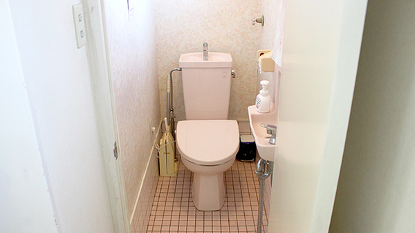 東薬局のお手洗い