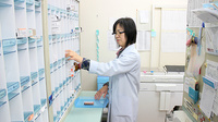東薬局の作業風景