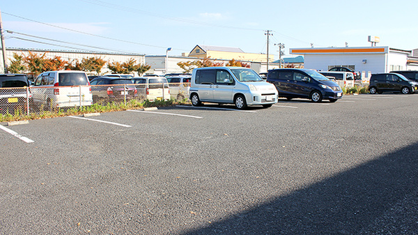 東薬局の駐車場