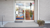 プラス薬局　藤岡白石店の入口