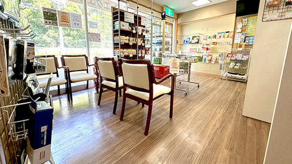 レモン薬局　佐倉店の待合スペース