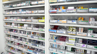 まかみ薬局　大蔵司店の薬棚
