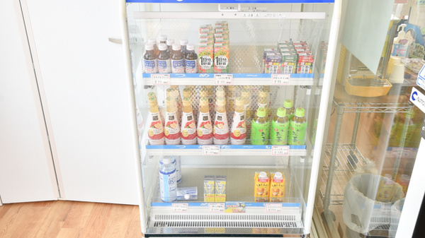 自然堂つるや薬局西高田店の飲食物