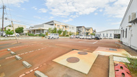 自然堂つるや薬局西高田店の駐車場