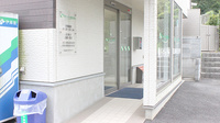 クローバー薬局本店の入口