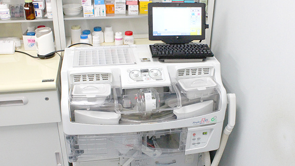 クローバー薬局本店の調剤器具