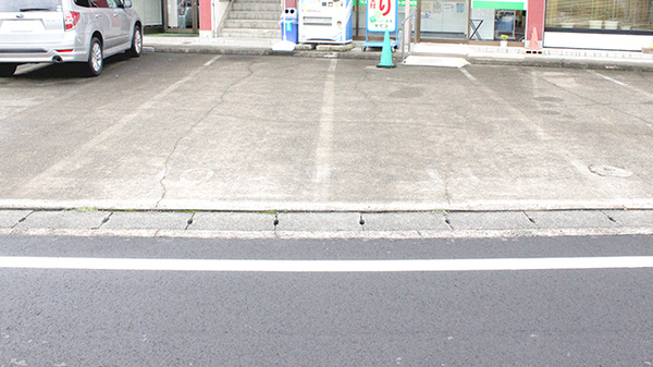 クローバー薬局南町店の駐車場