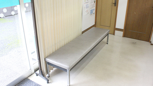 クローバー薬局浅羽店の待合スペース