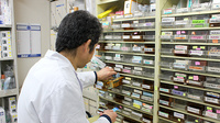 オリーブ薬局の作業風景