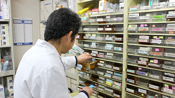 オリーブ薬局の作業風景