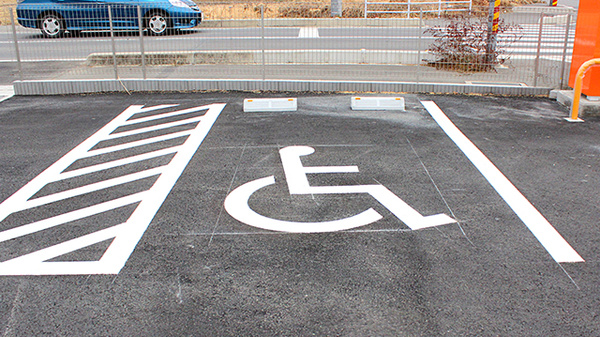 コムファ薬局しもつがの駐車場