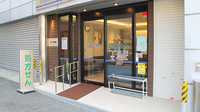 プラザ薬局　新福島店の入口