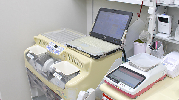プラザ薬局　新福島店の調剤器具