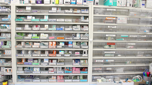 スミレ薬局　西葛西店の薬棚