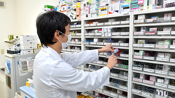 ハーモニー薬局・守山石田店の作業風景