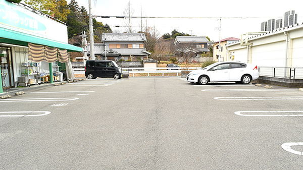オリオンドラッグ薬局の駐車場
