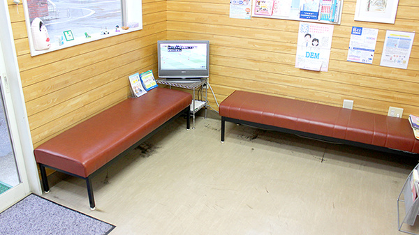 市原薬局　東部台店の待合スペース