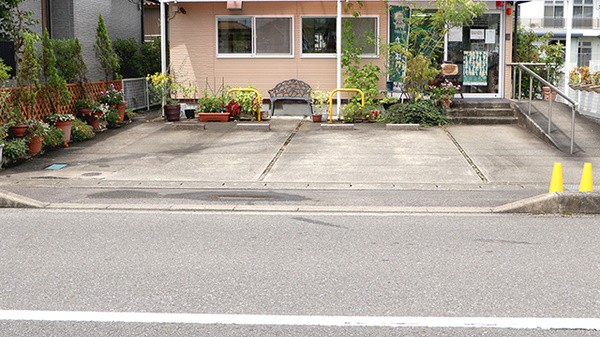 ペンギン薬局の駐車場