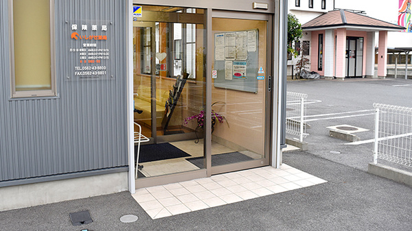 いしがせ薬局の入口