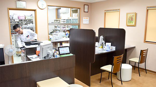 いしがせ薬局の受付/カウンター
