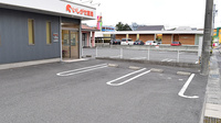 いしがせ薬局の駐車場