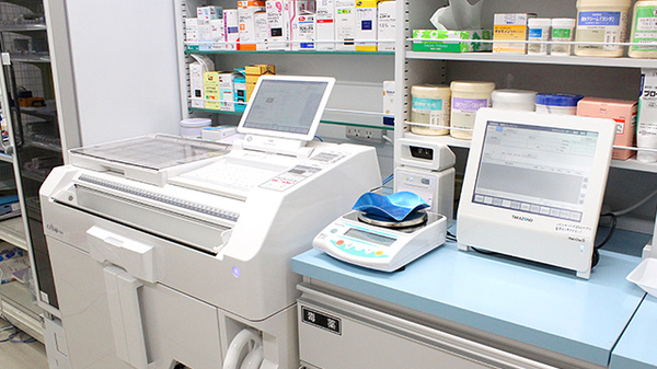 ドラッグセイムス昭島薬局の調剤器具