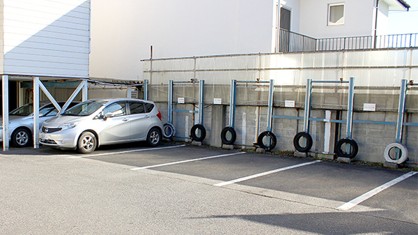 ワタナベ薬局の駐車場
